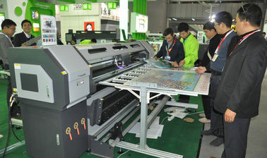 China Rolle, zum der UVdruckmaschine, CMYK-UVflachbettdruckmaschine zu rollen fournisseur